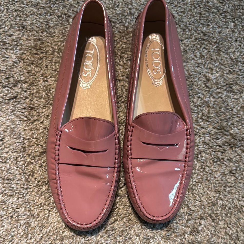 Tod’s patent leather loafer